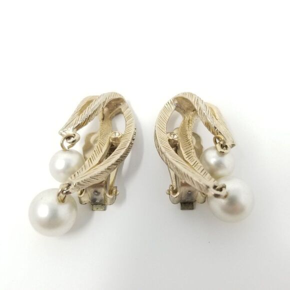 Vintage Faux Pearl Dangle Clip On Earrings, Estate jewelry - Picture 1 of 4